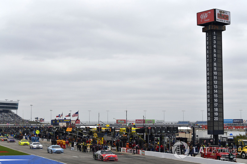 Kurt Busch, Stewart-Haas Racing, Ford Fusion Haas Automation/Monster Energy