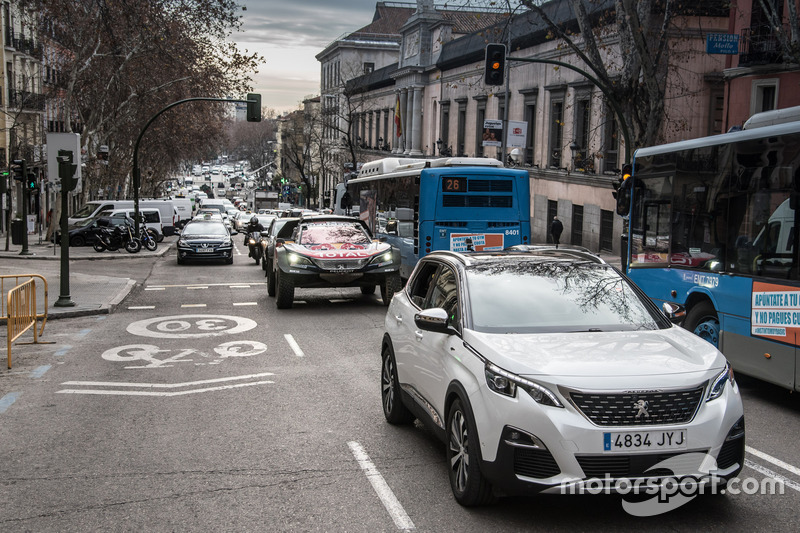 Карлос Сайнс, Лукас Крус, Peugeot Sport на улицах Мадрида