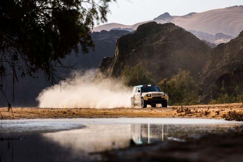 #504 Defender Rally Defender: Sara Price, Sean Berriman