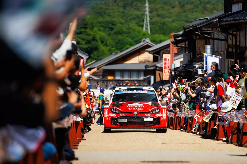 Oliver Solberg, Elliott Edmondson, Toyota Gazoo Racing WRT Toyota GR Yaris Rally1