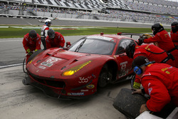 Pitstop per #62 Risi Competizione Ferrari F458: Davide Rigon, Olivier Beretta, Giancarlo Fisichella,
