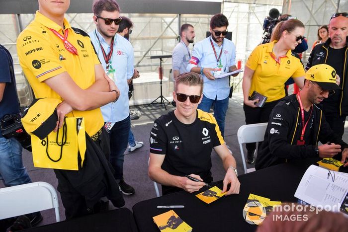 Nico Hulkenberg, Renault F1 y Daniel Ricciardo, Renault