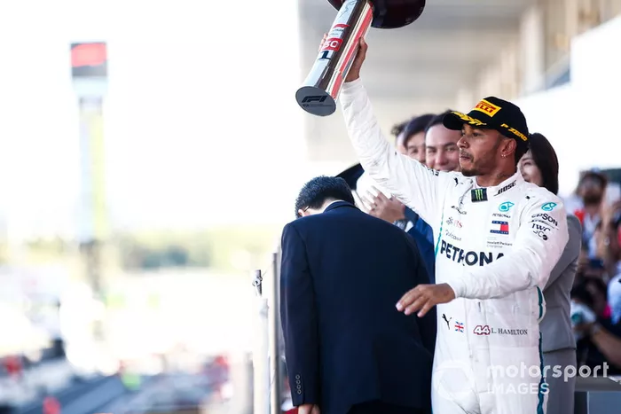 Ganador de la carrera Lewis Hamilton, Mercedes AMG F1