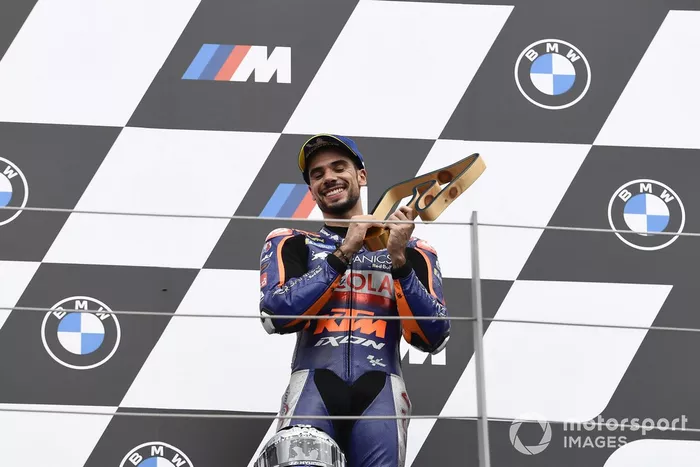 Podio: ganador de la carrera Miguel Oliveira, Red Bull KTM Tech 3