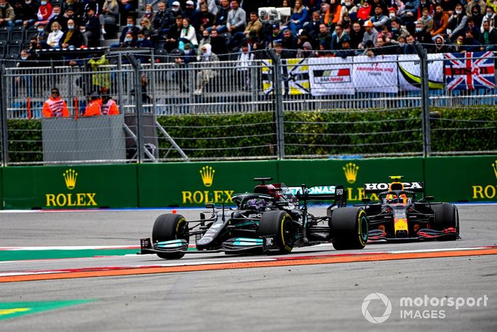 Lewis Hamilton, Mercedes W12, Sergio Pérez, Red Bull Racing RB16B