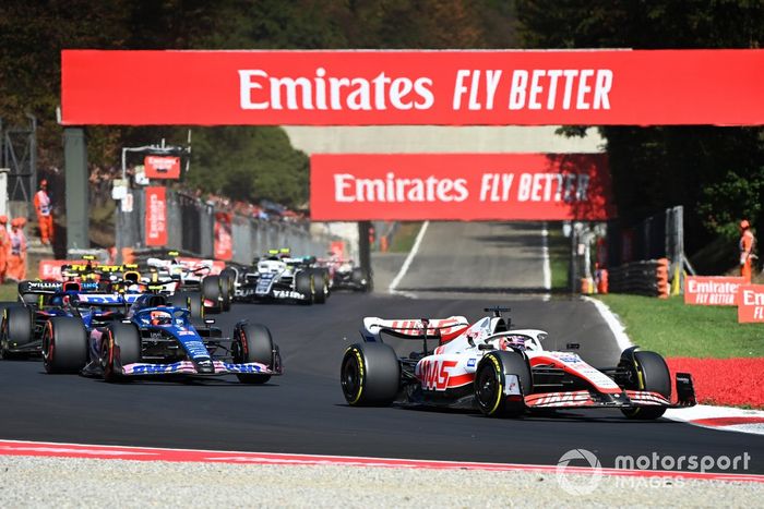 Kevin Magnussen, Haas VF-22, Esteban Ocon, Alpine A522, Nicholas Latifi, Williams FW44