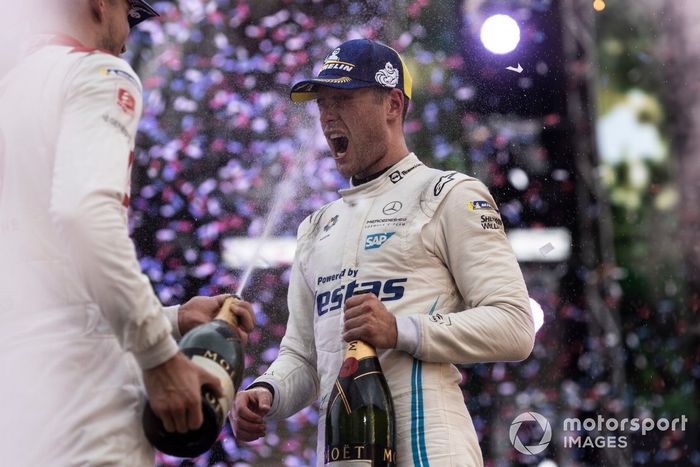 Podio: Jake Dennis, Andretti Motorsport, tercero, Stoffel Vandoorne, Mercedes-Benz EQ, segundo