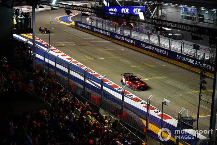 El Safety Car y Sergio Pérez, Red Bull Racing RB18