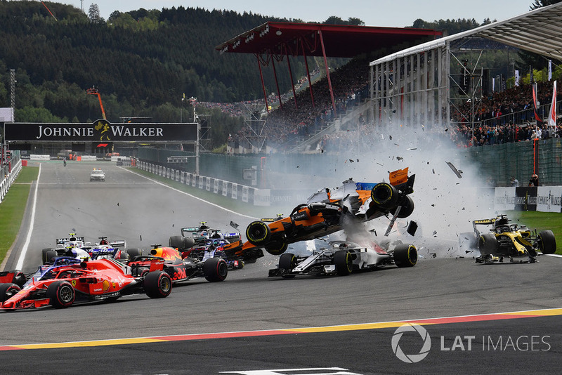 Fernando Alonso, McLaren MCL33 crashes and gets airbourne at the start of the race