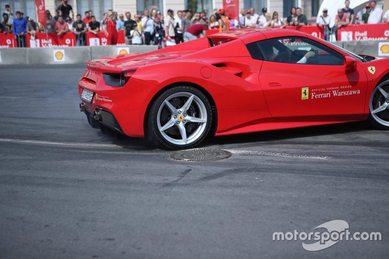 Марк Жене за кермом Ferrari