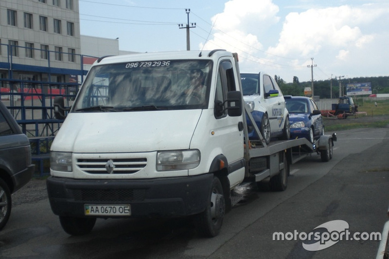 На тести приїхали машини команди "Київ-Південь"