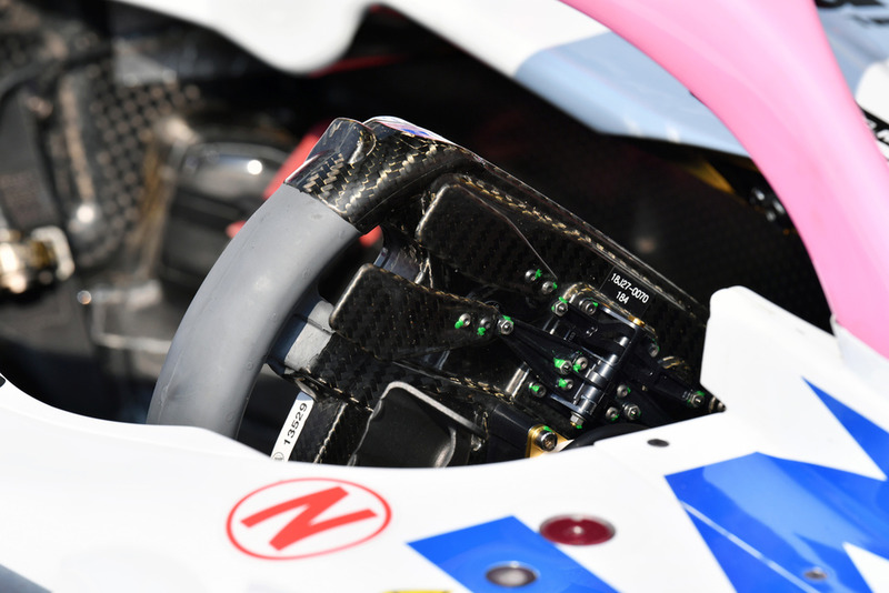 Racing Point Force India VJM11, кермо