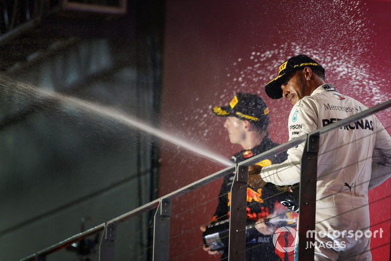 Podio: segundo lugar Max Verstappen, Red Bull Racing, ganador de la carrera Lewis Hamilton, Mercedes AMG F1