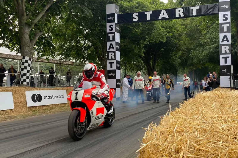 Wayne Rainey con la Yamaha YZR500
