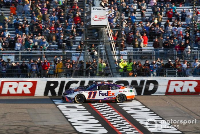 Ganador Denny Hamlin, Joe Gibbs Racing, FedEx Express Toyota Camry