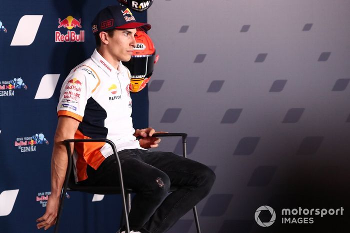 Marc Márquez, Repsol Honda Team, estira el brazo