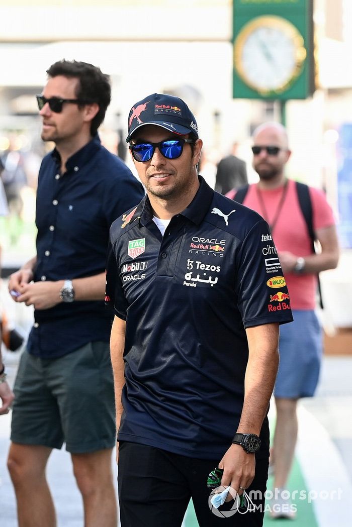 Sergio Pérez, Red Bull Racing en el paddock 