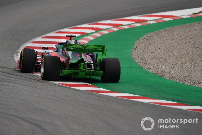 Daniil Kvyat, Scuderia Toro Rosso STR14 con aero paint sull'ala posteriore e sul diffusore posteriore