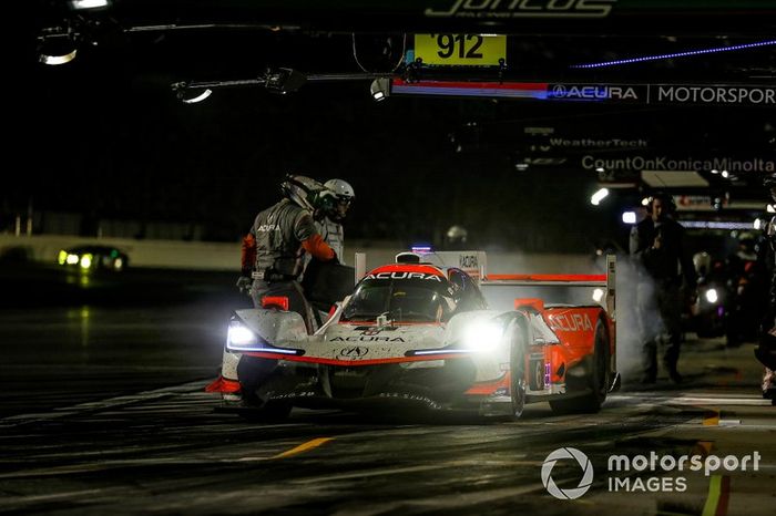 #6 Acura Team Penske Acura DPi, DPi: Juan Pablo Montoya, Dane Cameron, Simon Pagenaud, pit stop