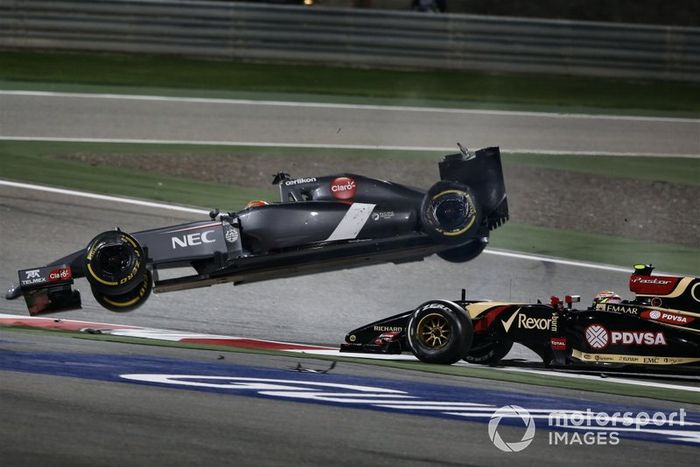 Esteban Gutiérrez, Sauber C33 choque con Pastor Maldonado, Lotus E22.