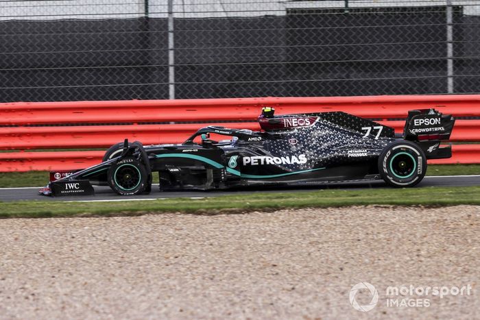 Valtteri Bottas, Mercedes F1 W11 con un pinchazo