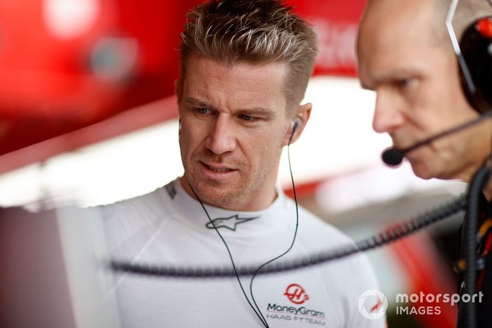 Nico Hulkenberg, Haas F1 Team, con su ingeniero