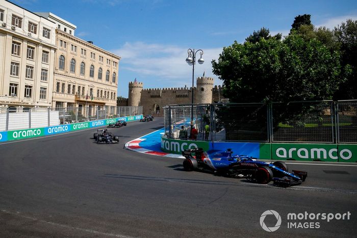 Fernando Alonso, Alpine A521, Yuki Tsunoda, AlphaTauri AT02