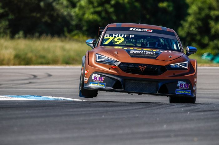 Rob Huff, Zengo Motorsport CUPRA Leon Competición