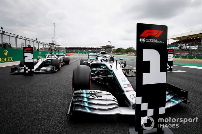 Bottas consigue la pole por delante de Hamilton
