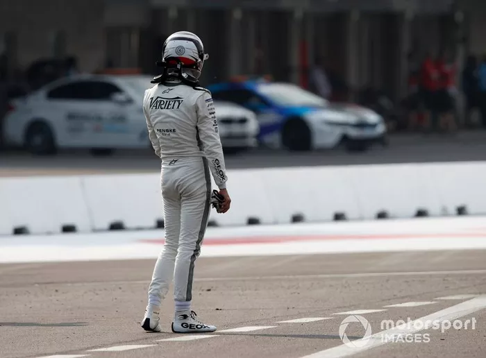 Nico Müller, GEOX Dragon after crashing out of the race