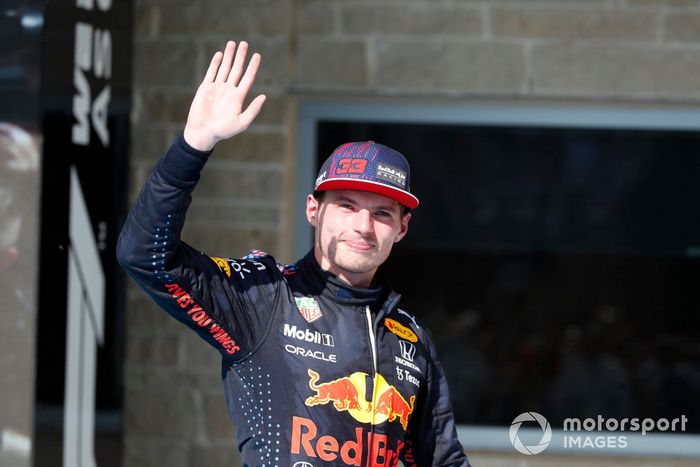 Max Verstappen, Red Bull Racing, 1ª posición, en Parc Ferme