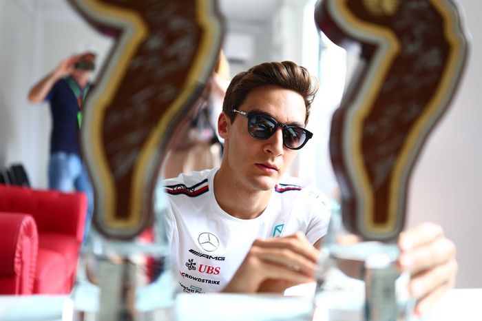 George Russell, Mercedes, trofeos de Imola para caridad