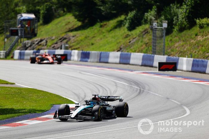 George Russell, Mercedes F1 W15, Carlos Sainz, Ferrari SF-24