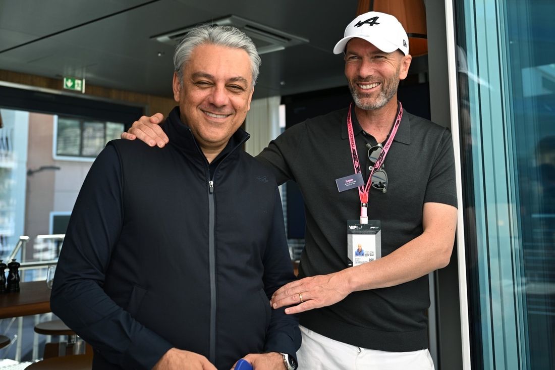  Luca de Meo, CEO of the Renault Group with Zinedine Zidane 