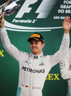 Ніко Росберг, Mercedes AMG F1 святкує своє друге місце на подіумі