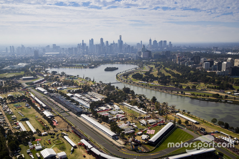 An aerial view of the circuit as the grid forms