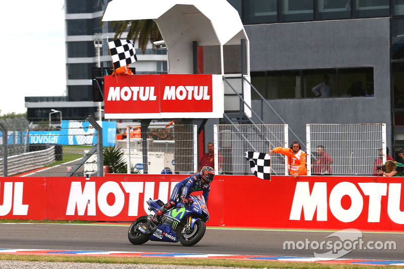 Maverick Viñales, Yamaha Factory Racing takes the checkered flag