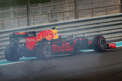 Max Verstappen, Red Bull Racing gira al inicio de la carrera