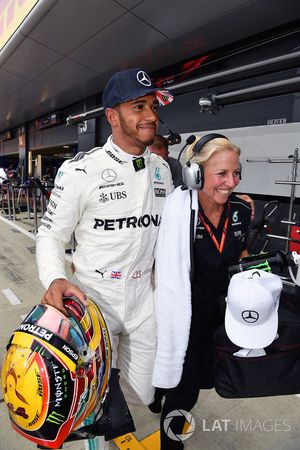 Ganador de la pole Lewis Hamilton, Mercedes AMG F1