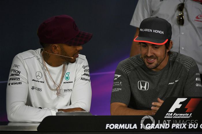 Lewis Hamilton, Mercedes AMG F1 and Fernando Alonso, McLaren