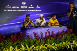 Matteo Bonciani, FIA Media Delegate, Fernando Alonso, McLaren, Lewis Hamilton, Mercedes AMG F1 and Jolyon Palmer, Renault Sport F1 Team in the Press Conference