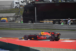 Max Verstappen, Red Bull Racing RB13 with a problem