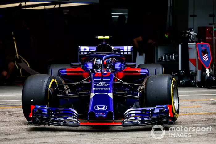Pierre Gasly, Scuderia Toro Rosso STR13, leaves the garage