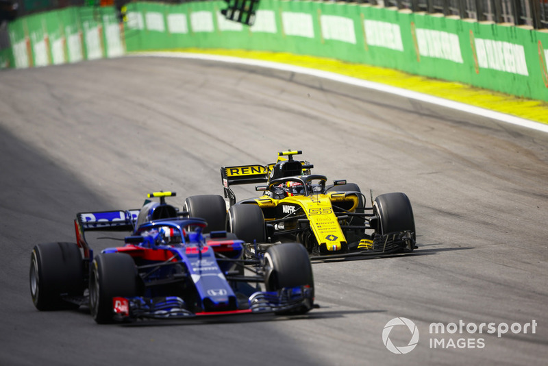Carlos Sainz Jr., Renault Sport F1 Team R.S. 18, Pierre Gasly, Toro Rosso STR13.