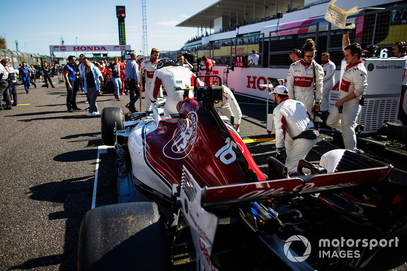 Charles Leclerc, Sauber C37, on the grid