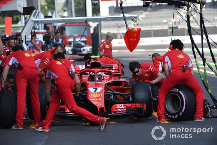Kimi Raikkonen, Ferrari SF71H pit stop 
