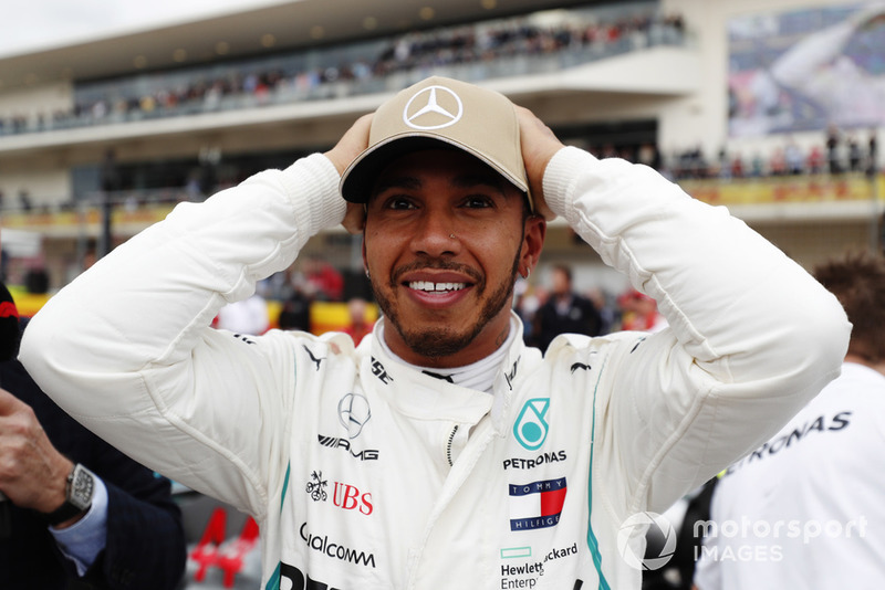 Ganador de la pole Lewis Hamilton, Mercedes AMG F1 celebra en Parc Ferme