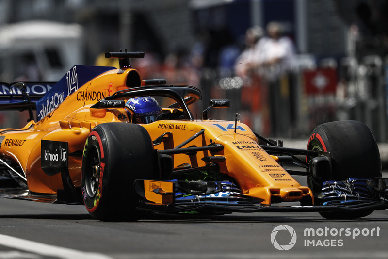 McLaren FP3'te Alonso'ya şakayla ilk sırada olduğunu söylüyor