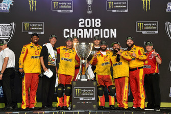 Joey Logano, Team Penske, Ford Fusion Shell Pennzoil celebrates his Championship
