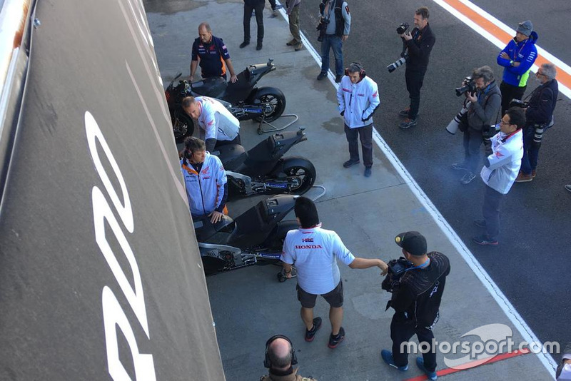 Honda prepara la moto di Jorge Lorenzo